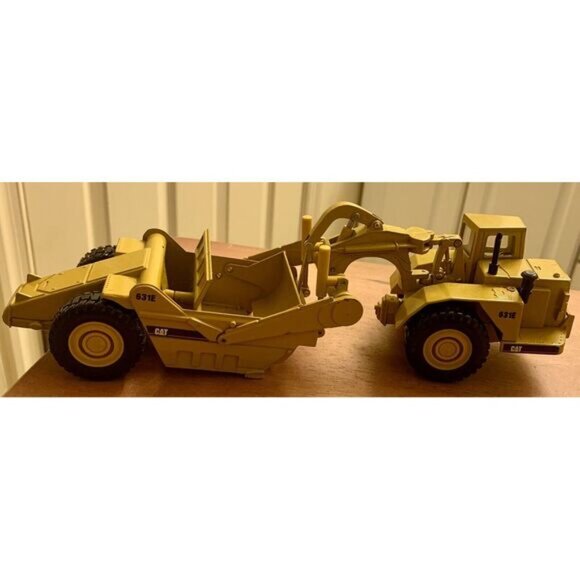 1:50 Norscot CAT 631E Caterpillar Die-Cast Scraper Tractor - Picture 2 of 12